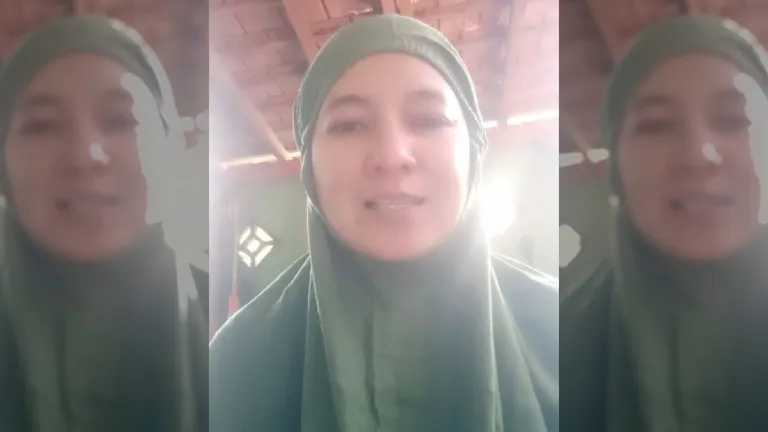 Emak-emak-viral-sim-Gresik-scaled