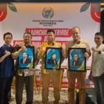 penyerahan-plakat-diskusi-publik-nasional-67197419ed64153f0c35d852