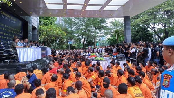 polda-metro-jaya-menggelar-konferensi-pers-operasi-berantas-jaya-2025-1748246862124_169