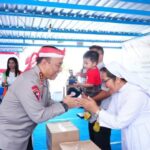 wakapolri-komjen-dedi-prasrtyo-hadir-dalam-acara-bakti-sosial-alumni-akpol-angkatan-1990-batalyon-dhira-brata-di-mapolsek-genu-1756001972175_169