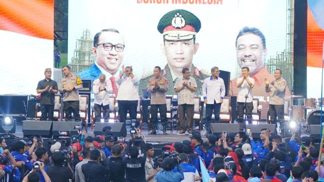 kapolri-jenderal-listyo-sigit-prabowo-menghadiri-apel-akbar-kebangsaan-buruh-indonesia-di-bekasi-jawa-barat-1760526986178_169 (1)
