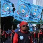 ribuan-buruh-melakukan-long-march-menuju-kawasan-patung-kuda-jakarta-kamis-1082023-6630d00bde948f4eb71cc482